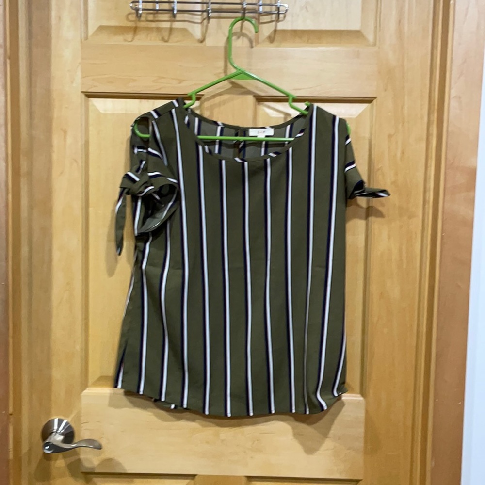 BOGO E M striped green shirt sleeve blouse L